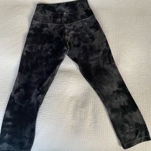 Lululemon diamond dye align crop 21” size 6